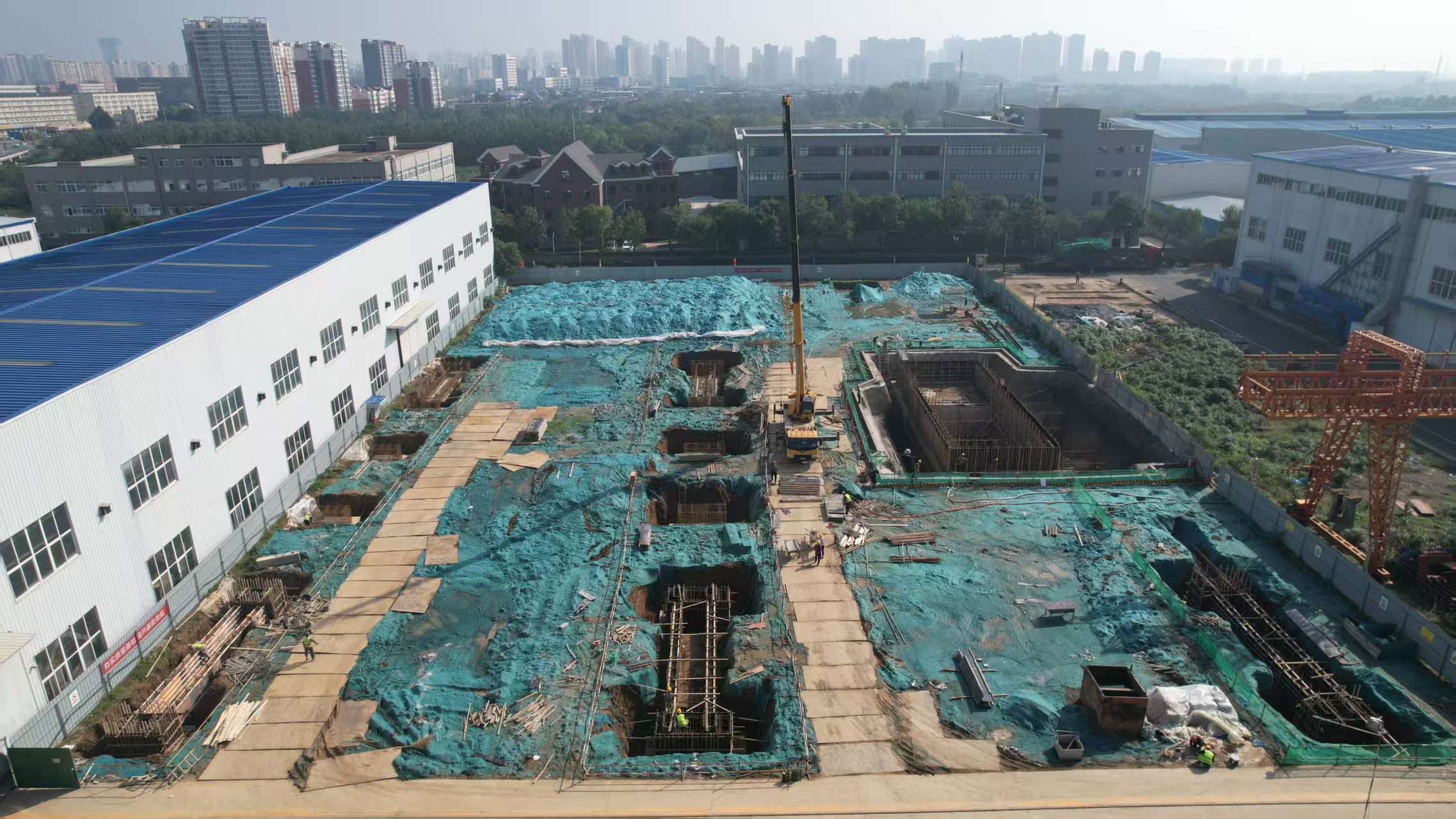 Steel frame construction at the Wenfeng District workshop