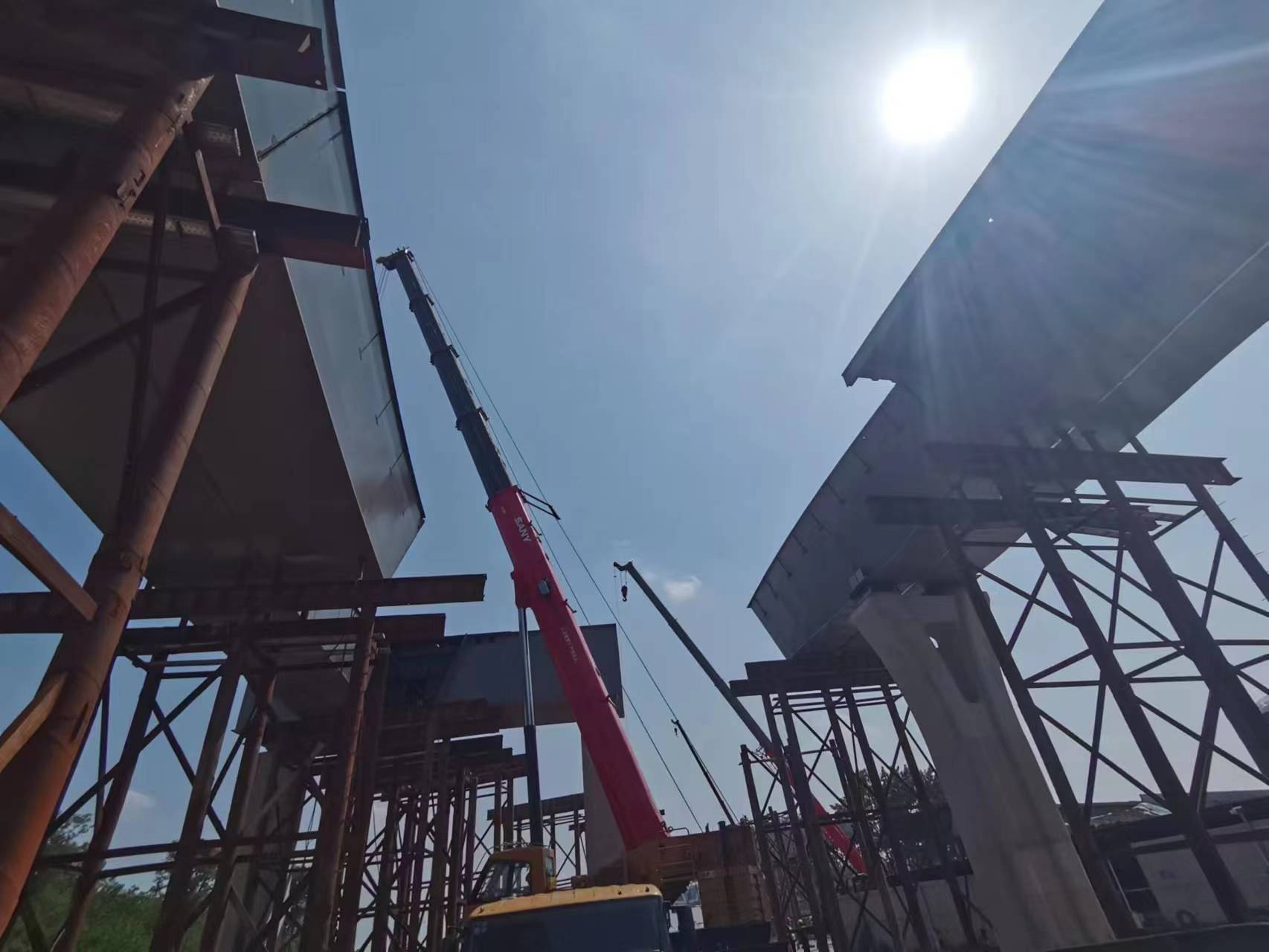 Curved steel box girder lifting at the station project