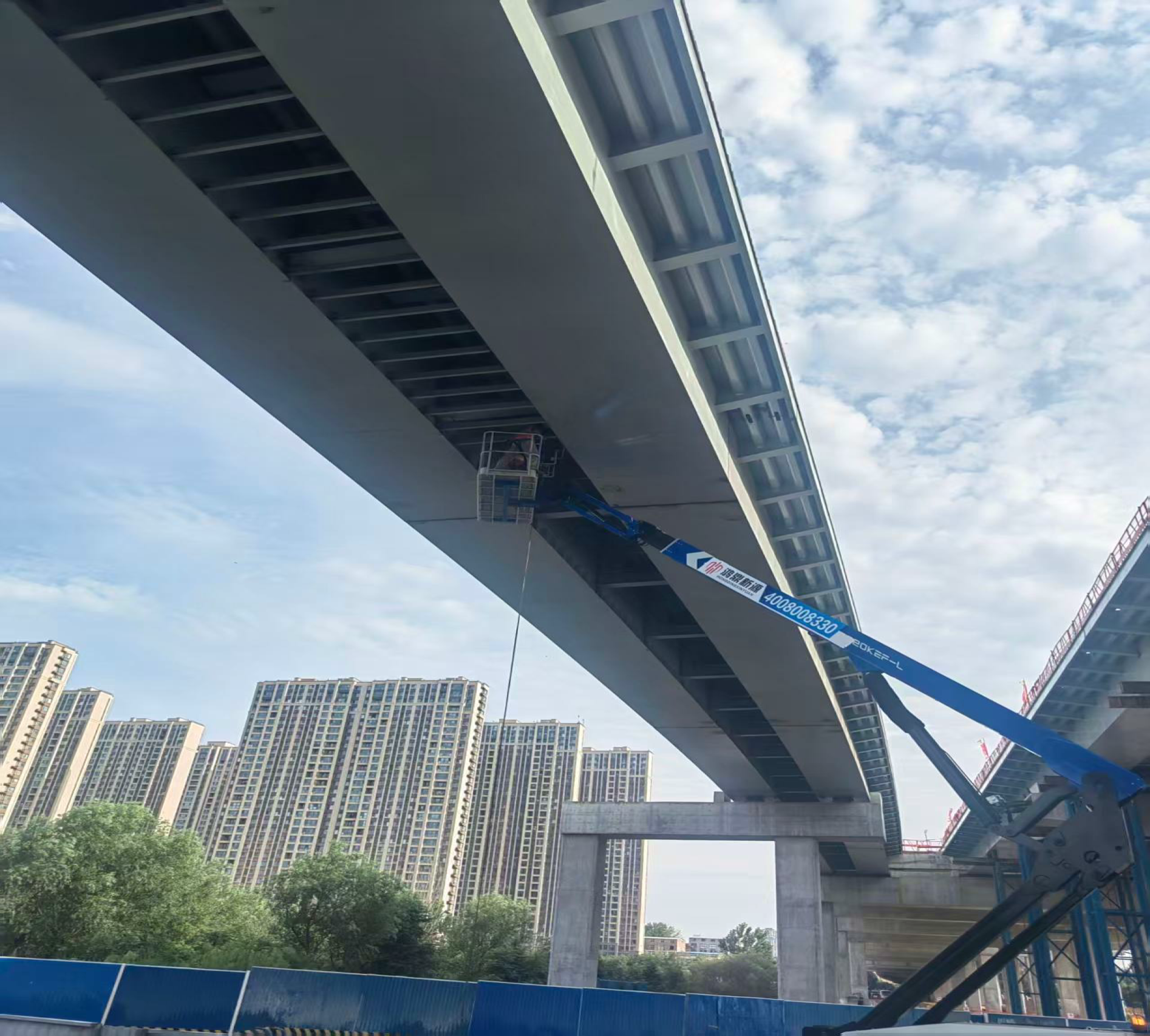 Steel girder transport and lifting at the ZXTJ-1 section
